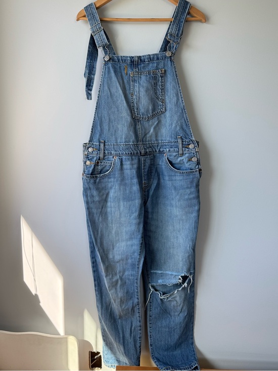 Levi's Pants - (M) Levi’s Light Wash Denim Overalls - Distressed Knee